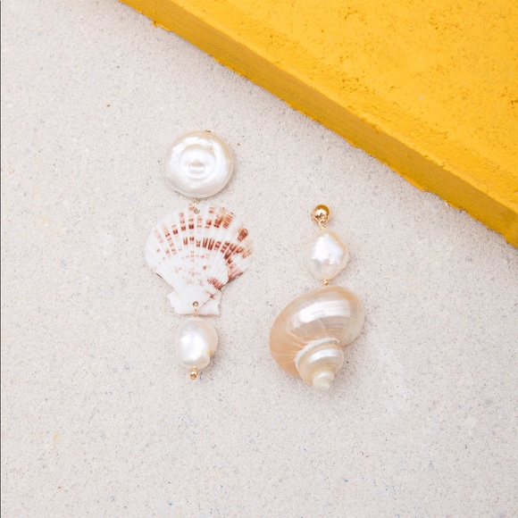 Éliou ‘Kairi’ Shell & Pearl Earrings - Picture 1 of 5